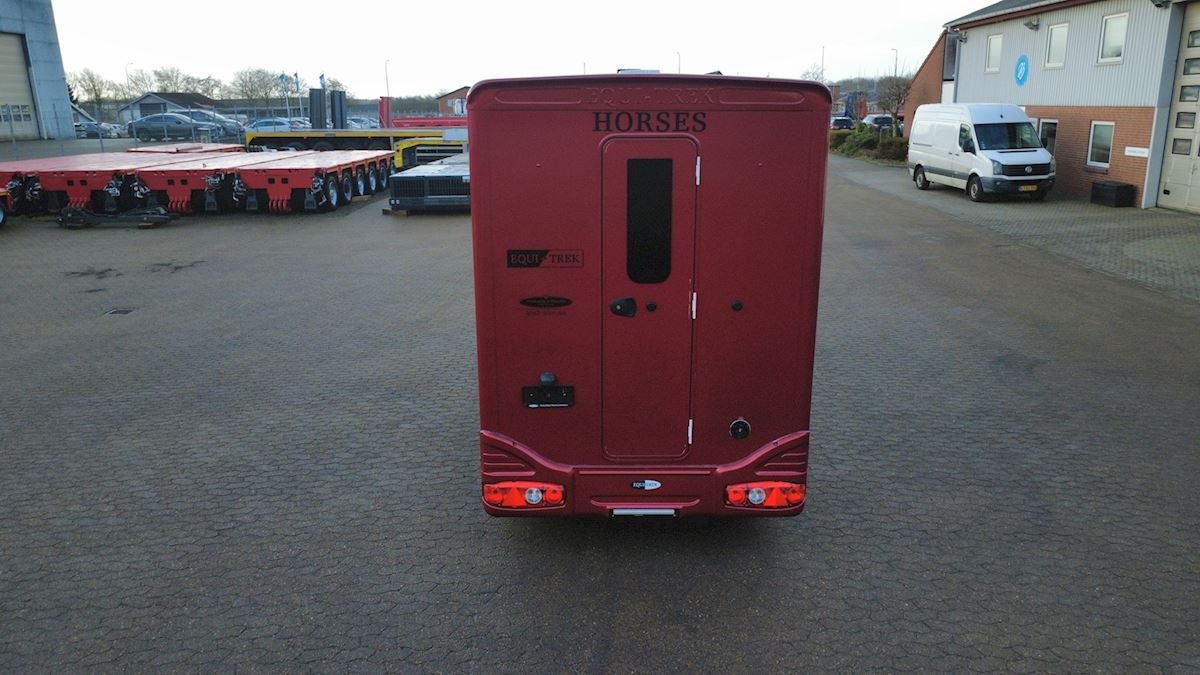 Equi-Trek Star-Treka - Причіп коневоз: фото 3 Equi-Trek Star-Treka - Причіп коневоз: фото 3