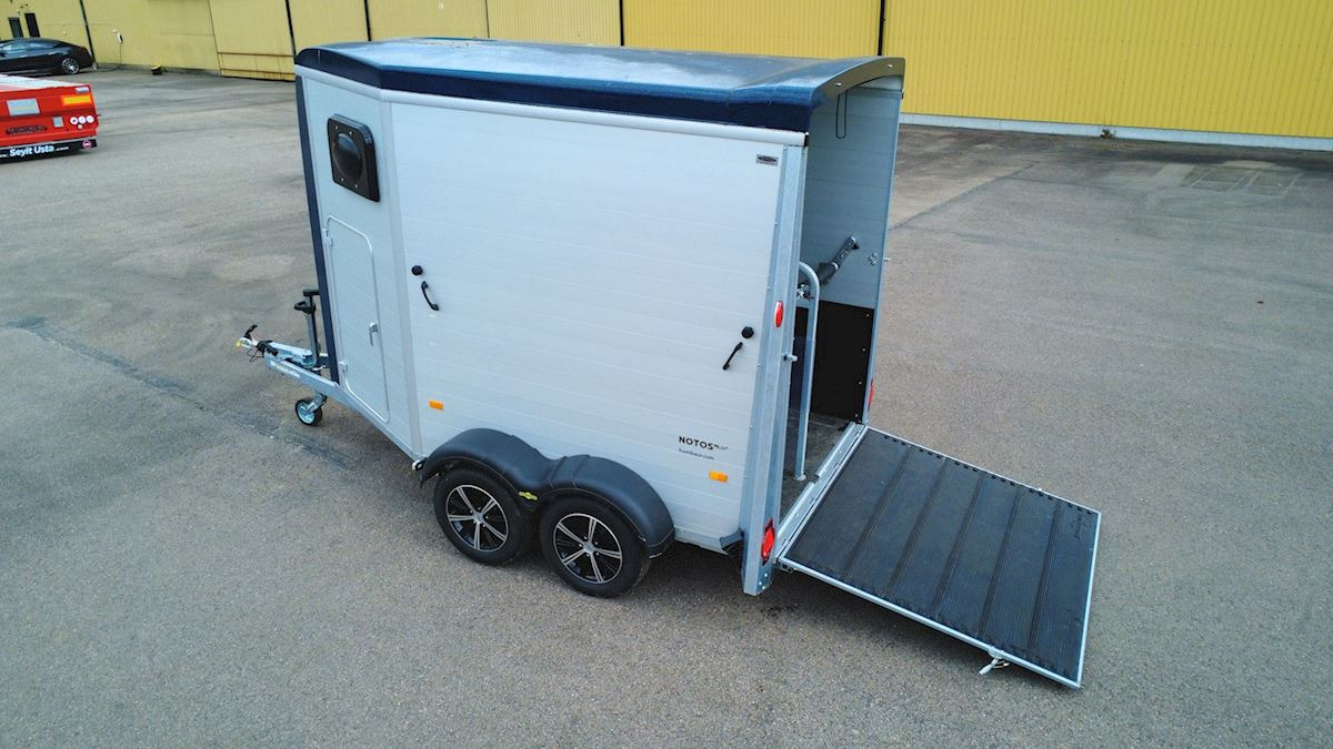 Humbaur Notos Alu - Причіп коневоз: фото 1 Humbaur Notos Alu - Причіп коневоз: фото 1