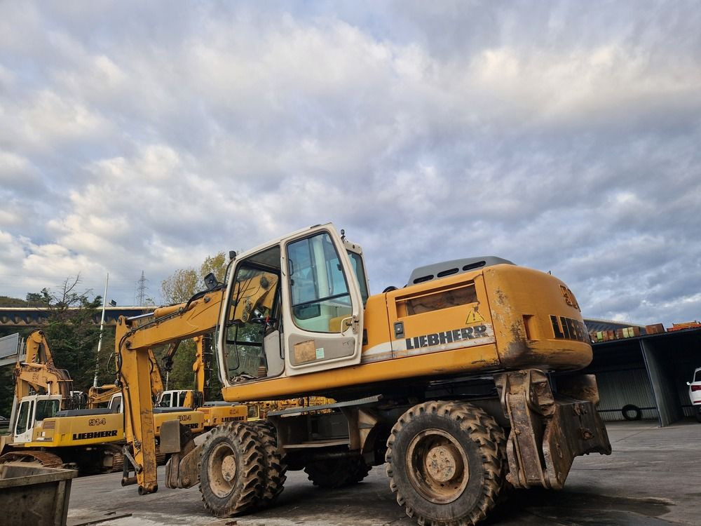 LIEBHERR A904C - Колісний екскаватор: фото 2 LIEBHERR A904C - Колісний екскаватор: фото 2