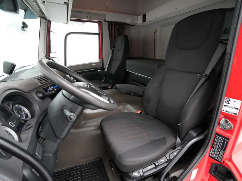 Interior photo 1: Тягач DAF CF 410