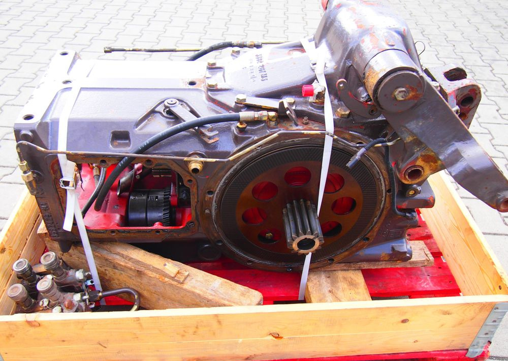 Części do Ciągnika Massey Ferguson MF 3000, 6000 Tylny most z podnośnikiem od MF 3000, 6000 - Задня вісь в категорії Сільськогосподарська техніка: фото 2 Części do Ciągnika Massey Ferguson MF 3000, 6000 Tylny most z podnośnikiem od MF 3000, 6000 - Задня вісь в категорії Сільськогосподарська техніка: фото 2