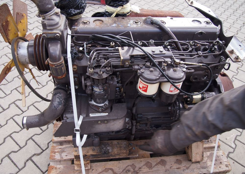 Części do Ciągnika Massey Ferguson MF 3000 Silnik 6 cylindrowy Perkins A6.354
Ciśnienie oleju na wolnych obrotach 4bary - Двигун в категорії Сільськогосподарська техніка: фото 2 Części do Ciągnika Massey Ferguson MF 3000 Silnik 6 cylindrowy Perkins A6.354
Ciśnienie oleju na wolnych obrotach 4bary - Двигун в категорії Сільськогосподарська техніка: фото 2