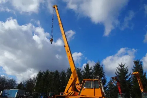 Dźwig Demag V72 1991 Dźwig żuraw Demag V72 12T 13m - Автокран: фото 1 Dźwig Demag V72 1991 Dźwig żuraw Demag V72 12T 13m - Автокран: фото 1