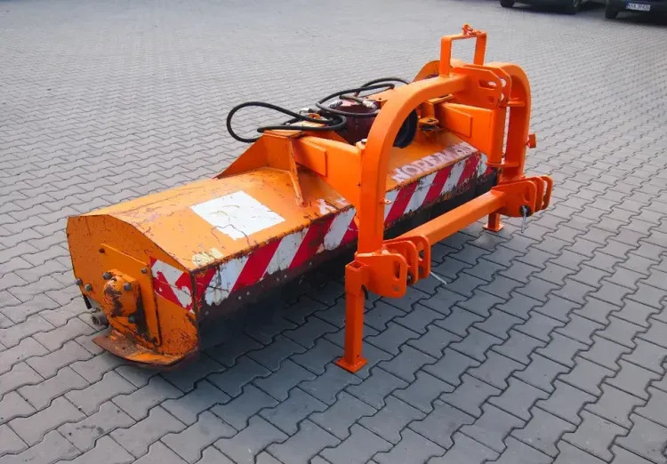 Kosiarka bijakowa 2M 2005 Szerokość robocza 2m - Косарка-подрібнювач: фото 3 Kosiarka bijakowa 2M 2005 Szerokość robocza 2m - Косарка-подрібнювач: фото 3