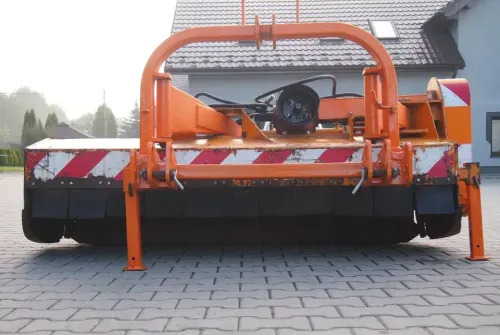Kosiarka bijakowa 2M 2005 Szerokość robocza 2m - Косарка-подрібнювач: фото 4 Kosiarka bijakowa 2M 2005 Szerokość robocza 2m - Косарка-подрібнювач: фото 4