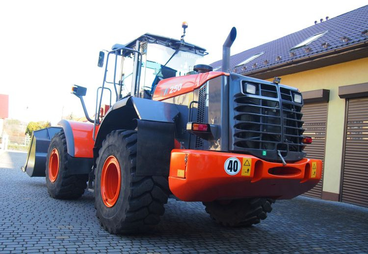 Ładowarka Hitachi ZW250 2010 Ładowarka Hitachi Waga, Centralne smarowanie - Колісний навантажувач: фото 5 Ładowarka Hitachi ZW250 2010 Ładowarka Hitachi Waga, Centralne smarowanie - Колісний навантажувач: фото 5