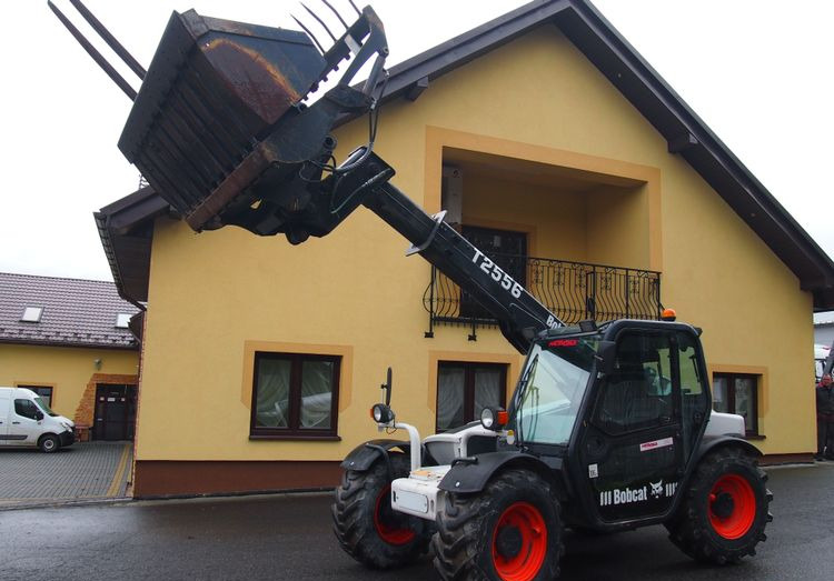 Ładowarka teleskopowa Bobcat T2556 2005 Ładowarka teleskopowa BOBCAT - Навантажувач телескопічний: фото 1 Ładowarka teleskopowa Bobcat T2556 2005 Ładowarka teleskopowa BOBCAT - Навантажувач телескопічний: фото 1