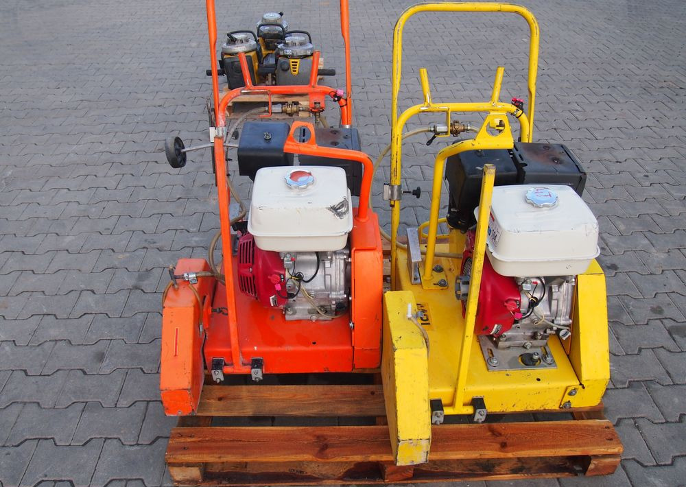 Piła do cięcia GOLZ FS 170 2006 PIŁA DO CIĘCIA asfaltu i betonu - Будівельне обладнання: фото 1 Piła do cięcia GOLZ FS 170 2006 PIŁA DO CIĘCIA asfaltu i betonu - Будівельне обладнання: фото 1