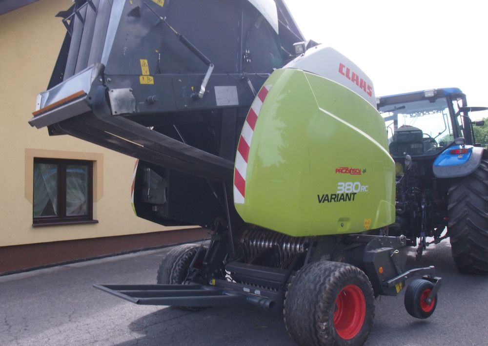 Prasa Claas VARIANT 380 RC 2014 Prasa rolująca z nożami i opuszczana podłoga - Прес-підбирач рулонний: фото 5 Prasa Claas VARIANT 380 RC 2014 Prasa rolująca z nożami i opuszczana podłoga - Прес-підбирач рулонний: фото 5