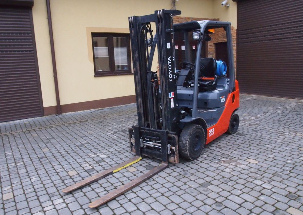 Wózek widłowy Toyota 8FGF15 2018 TRIPLEX system SAS (blokowanie tylnej osi) - Газовий навантажувач: фото 2 Wózek widłowy Toyota 8FGF15 2018 TRIPLEX system SAS (blokowanie tylnej osi) - Газовий навантажувач: фото 2