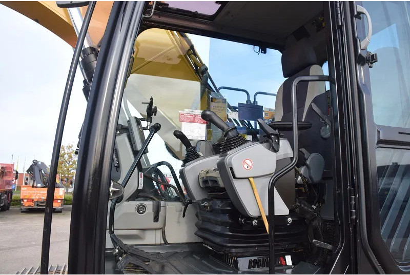 Гусеничний екскаватор Caterpillar 323E-stock id2: фото 7 Гусеничний екскаватор Caterpillar 323E-stock id2: фото 7