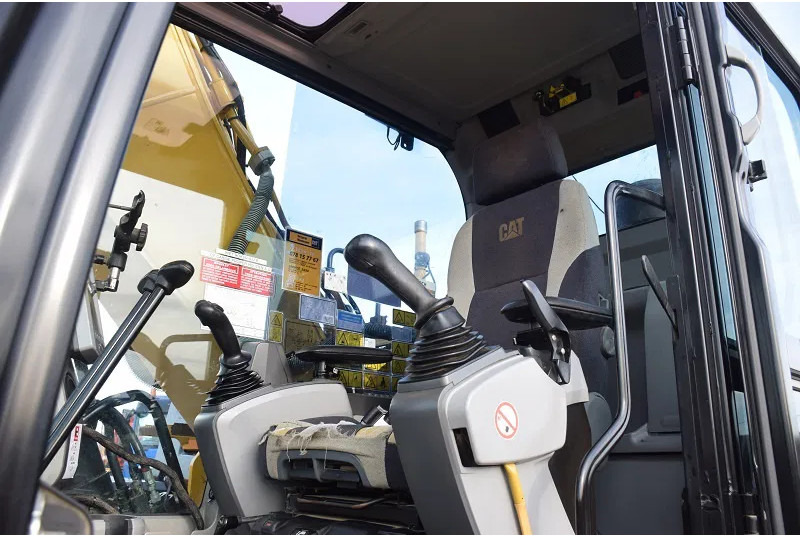 Гусеничний екскаватор Caterpillar 323E-stock id2: фото 9 Гусеничний екскаватор Caterpillar 323E-stock id2: фото 9