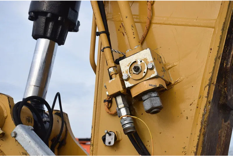 Гусеничний екскаватор Caterpillar 323E-stock id2: фото 12 Гусеничний екскаватор Caterpillar 323E-stock id2: фото 12