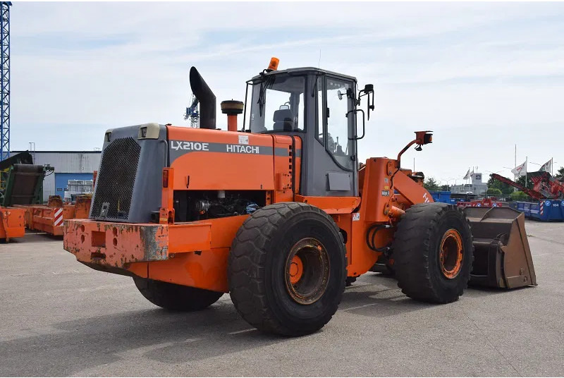Hitachi LX 210E- stock id 59 - Колісний навантажувач: фото 4 Hitachi LX 210E- stock id 59 - Колісний навантажувач: фото 4