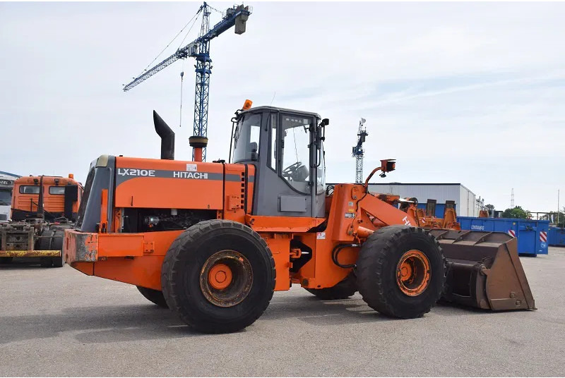 Hitachi LX 210E- stock id 59 - Колісний навантажувач: фото 5 Hitachi LX 210E- stock id 59 - Колісний навантажувач: фото 5