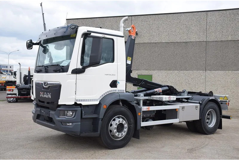 MAN TGM 18.320 - Гаковий мультиліфт вантажівка: фото 2 MAN TGM 18.320 - Гаковий мультиліфт вантажівка: фото 2