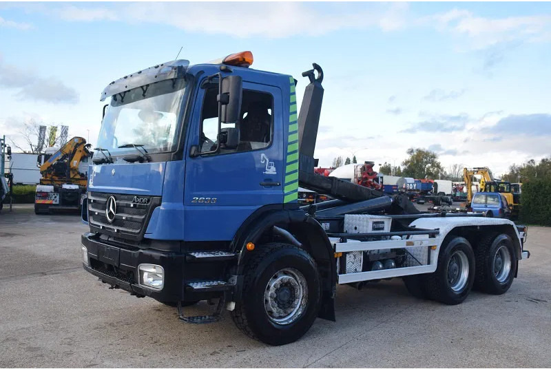 Mercedes-Benz Axor 2633 - Гаковий мультиліфт вантажівка: фото 1 Mercedes-Benz Axor 2633 - Гаковий мультиліфт вантажівка: фото 1
