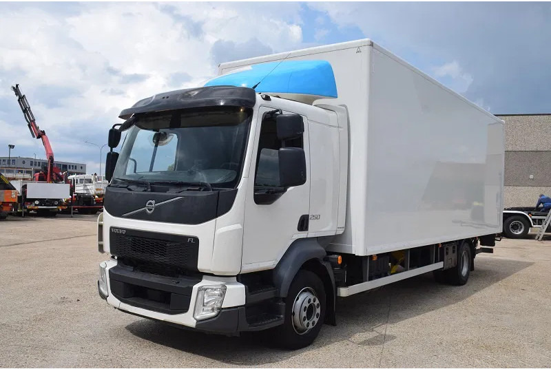 Volvo FL 250 - Вантажівка з закритим кузовом: фото 2 Volvo FL 250 - Вантажівка з закритим кузовом: фото 2