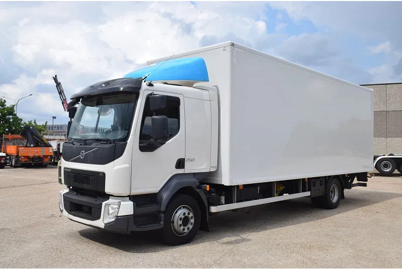 Volvo FL 250 - Вантажівка з закритим кузовом: фото 1 Volvo FL 250 - Вантажівка з закритим кузовом: фото 1