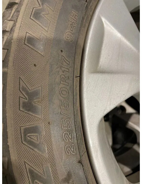BMW *BMW velgen met Brigdestone banden *225/50 R17 - Шини і диски в категорії Легкові автомобілі: фото 4 BMW *BMW velgen met Brigdestone banden *225/50 R17 - Шини і диски в категорії Легкові автомобілі: фото 4