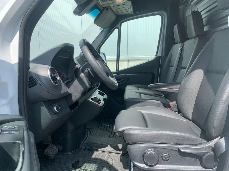 Mercedes-Benz Sprinter 317 CDI*L2H2*TREKHAAK*ACHTERUITRIJCAMERA*NAVI* - Суцільнометалевий фургон: фото 3 Mercedes-Benz Sprinter 317 CDI*L2H2*TREKHAAK*ACHTERUITRIJCAMERA*NAVI* - Суцільнометалевий фургон: фото 3