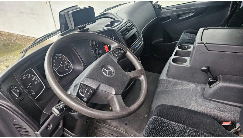 Mercedes-Benz Atego 1018 *L*Achteruitrijcamera*Automaat*Airco*Dhollandia Laadbrug*7149cm - Вантажівка: фото 4 Mercedes-Benz Atego 1018 *L*Achteruitrijcamera*Automaat*Airco*Dhollandia Laadbrug*7149cm - Вантажівка: фото 4