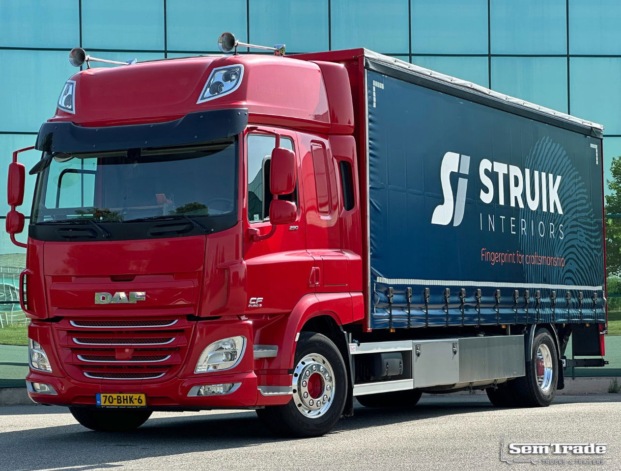 DAF CF 290 FA Space CAB Hardhouten Vloer 2500 KG Klep Nieuw Staat - Вантажівка з закритим кузовом: фото 1 DAF CF 290 FA Space CAB Hardhouten Vloer 2500 KG Klep Nieuw Staat - Вантажівка з закритим кузовом: фото 1