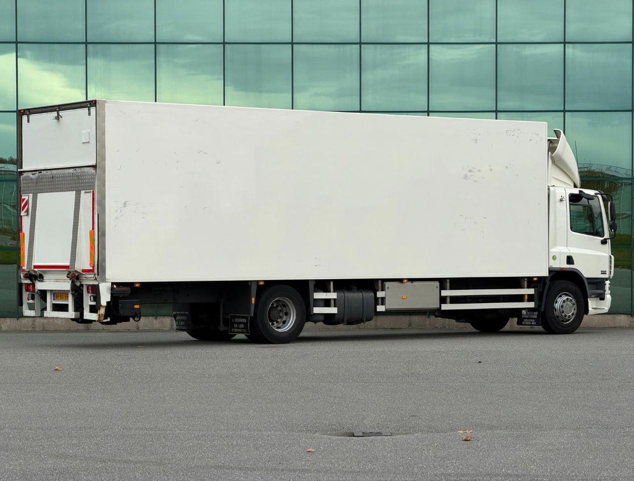 DAF CF 75.250 Euro 3 Manual Gearbox VAN Beurden Isolated BOX Tail Lift Super Condition NL-Truck - Вантажівка з закритим кузовом: фото 4 DAF CF 75.250 Euro 3 Manual Gearbox VAN Beurden Isolated BOX Tail Lift Super Condition NL-Truck - Вантажівка з закритим кузовом: фото 4