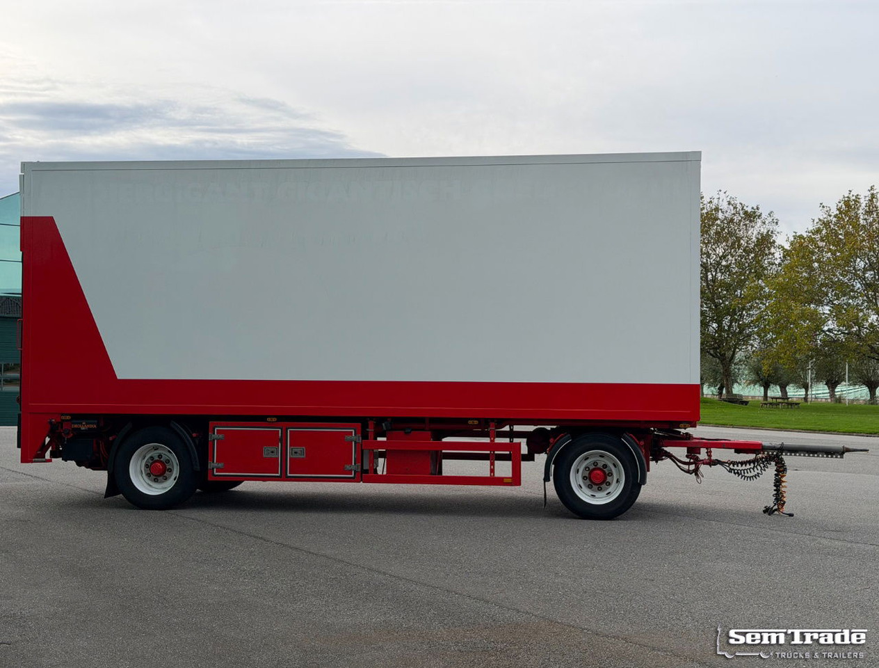 Heiwo Chassis + Isolated BOX 770x250x270 Inside Tail Lift Super Condition - Закритий кузов причіп: фото 5 Heiwo Chassis + Isolated BOX 770x250x270 Inside Tail Lift Super Condition - Закритий кузов причіп: фото 5
