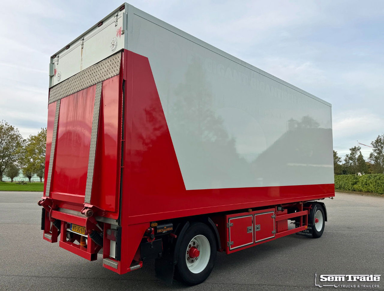 Heiwo Chassis + Isolated BOX 770x250x270 Inside Tail Lift Super Condition - Закритий кузов причіп: фото 4 Heiwo Chassis + Isolated BOX 770x250x270 Inside Tail Lift Super Condition - Закритий кузов причіп: фото 4