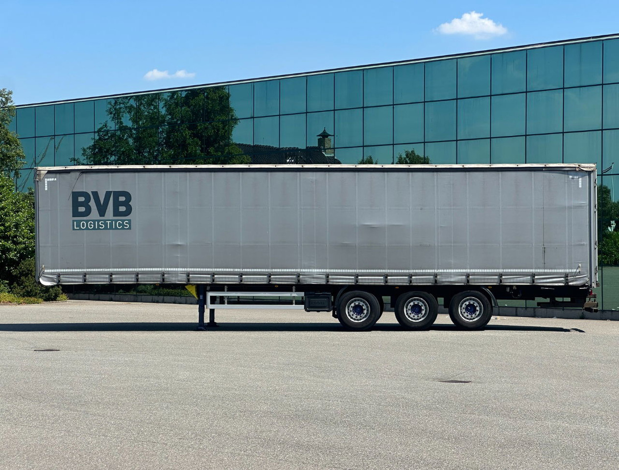 Kögel SN24 Edscha SAF Axles Disc Brakes Lift Axle TOP Condition NL Trailer - Тентований напівпричіп: фото 2 Kögel SN24 Edscha SAF Axles Disc Brakes Lift Axle TOP Condition NL Trailer - Тентований напівпричіп: фото 2