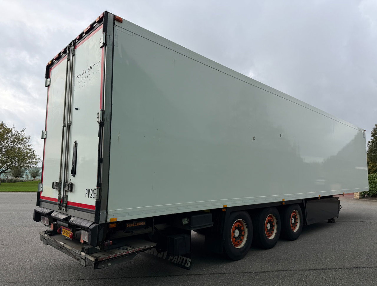 Krone SD Thermo King SLXe Spectrum BI Temp Flower Wide 270 CM High 2.000 KG Lift Disc Brakes NL Trailer - Рефрижератор напівпричіп: фото 5 Krone SD Thermo King SLXe Spectrum BI Temp Flower Wide 270 CM High 2.000 KG Lift Disc Brakes NL Trailer - Рефрижератор напівпричіп: фото 5