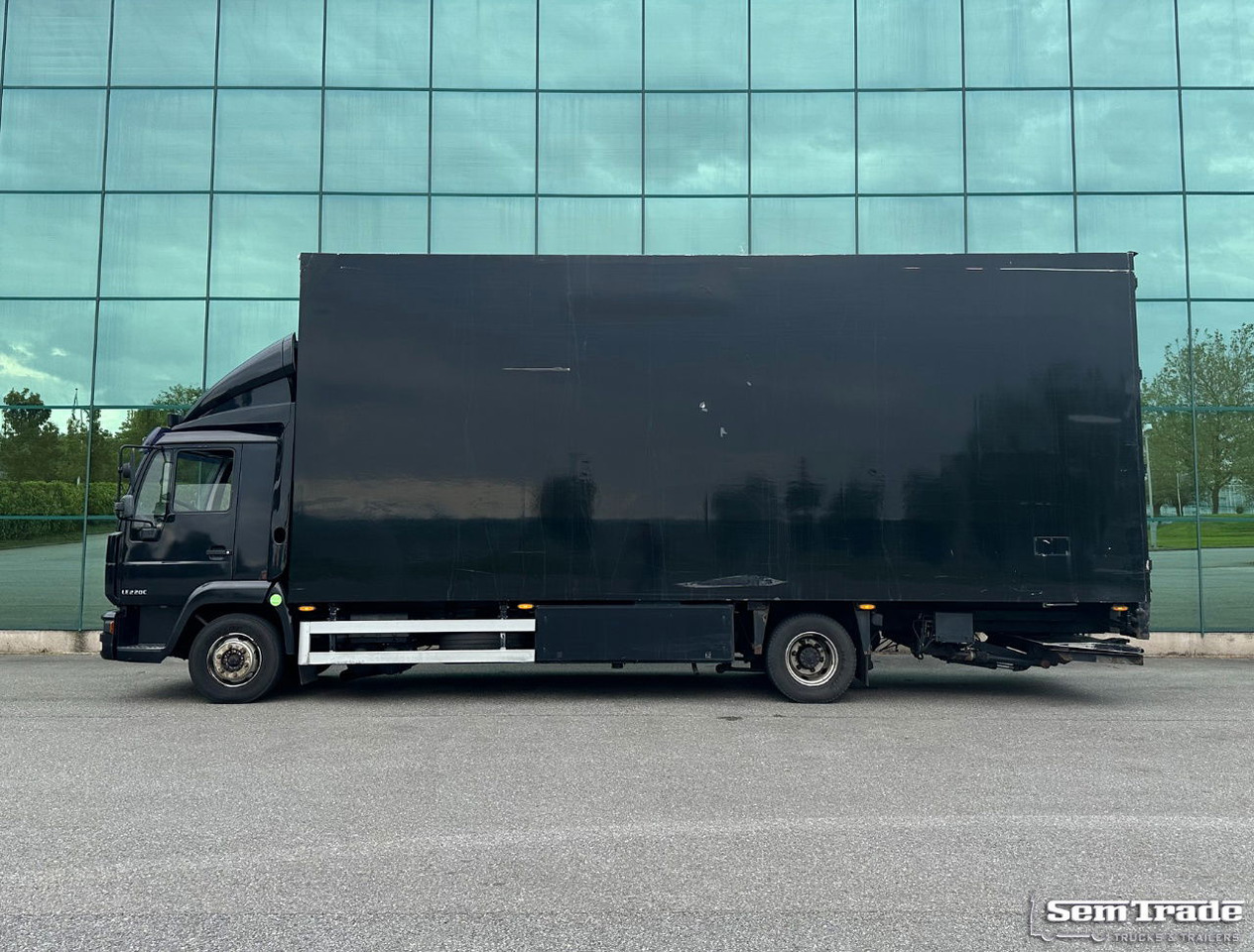 MAN LE 220C Euro 3 Isolated BOX + BOX Heater 740 x 240 x 295 CM Inside Holland Truck - Вантажівка з закритим кузовом: фото 2 MAN LE 220C Euro 3 Isolated BOX + BOX Heater 740 x 240 x 295 CM Inside Holland Truck - Вантажівка з закритим кузовом: фото 2