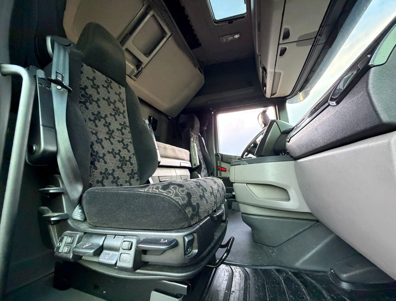 Рефрижератор вантажівка Scania S450 Full AIR Retarder VAN Beurden Isolated BOX Hydrarolls TRS Cooling NL-Truck: фото 14 Рефрижератор вантажівка Scania S450 Full AIR Retarder VAN Beurden Isolated BOX Hydrarolls TRS Cooling NL-Truck: фото 14