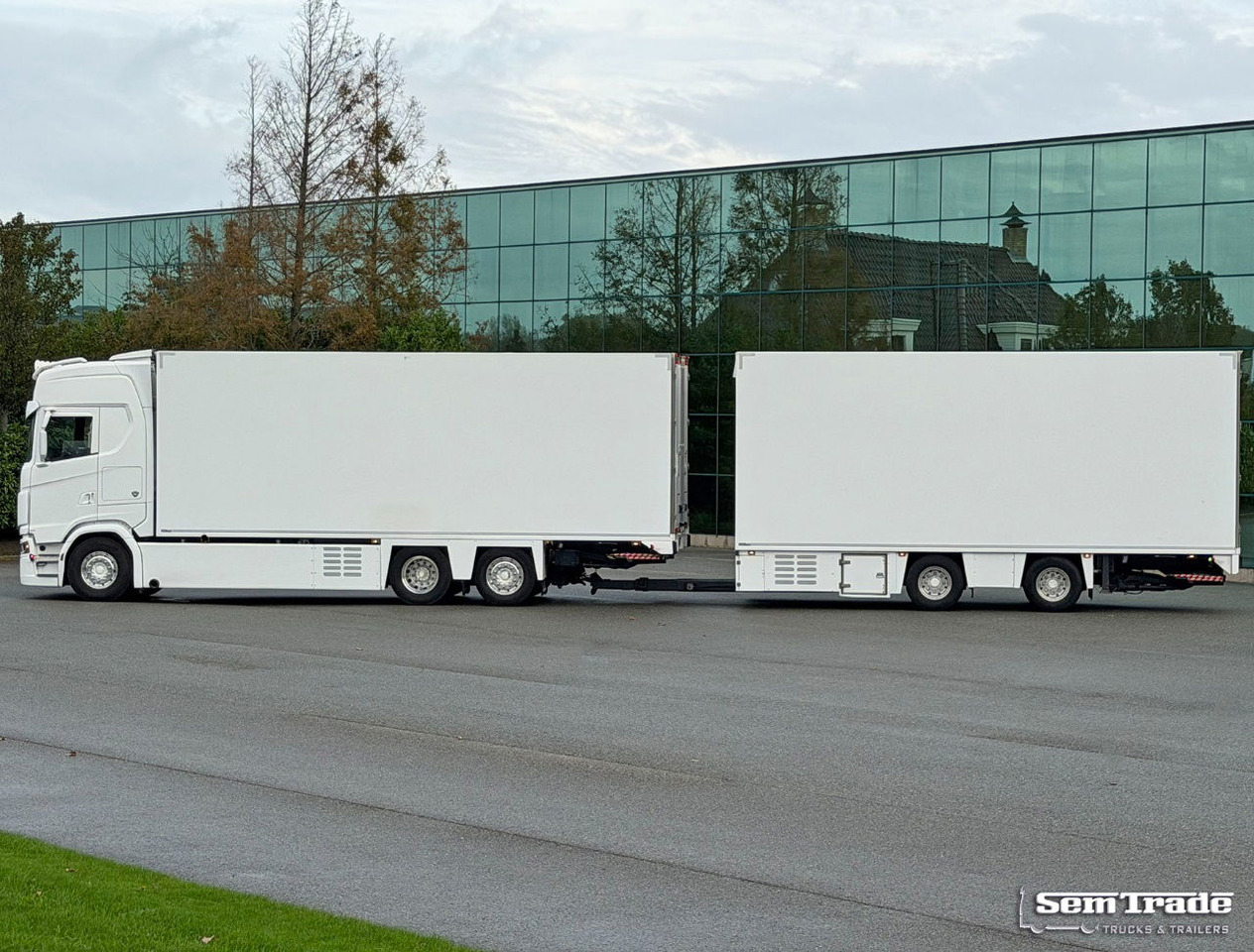 Scania S660 V8 Retarder Full Options 50CC VAN Beurden Boxes 2x Lift Super Condition - Рефрижератор вантажівка: фото 2 Scania S660 V8 Retarder Full Options 50CC VAN Beurden Boxes 2x Lift Super Condition - Рефрижератор вантажівка: фото 2