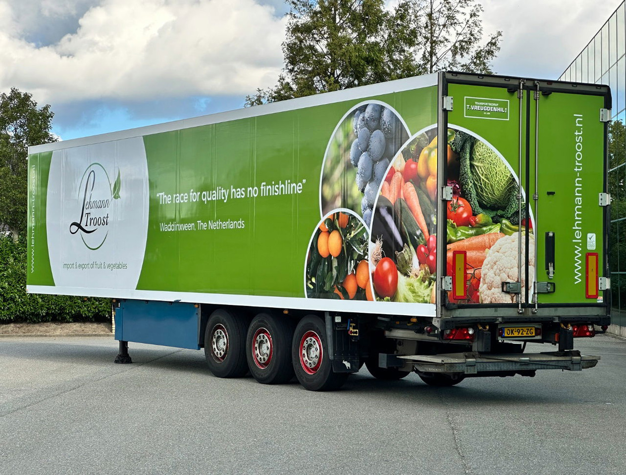 Schmitz Cargobull SKO 24 Thermo King SLX 200 Only 3645 Engine Hours 2X Lift Axle Flowerwide 270 CM High Inside Tail Lift NL-Trailer - Рефрижератор напівпричіп: фото 3 Schmitz Cargobull SKO 24 Thermo King SLX 200 Only 3645 Engine Hours 2X Lift Axle Flowerwide 270 CM High Inside Tail Lift NL-Trailer - Рефрижератор напівпричіп: фото 3