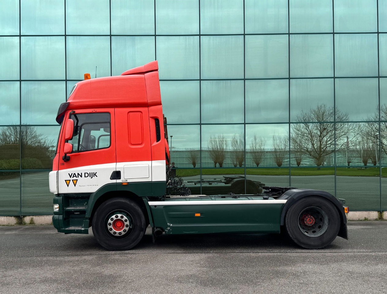 DAF CF 85.460 Only 229.800 KM Retarder - Intarder 2x Tanks Tires 90 NL Truck - Тягач: фото 2 DAF CF 85.460 Only 229.800 KM Retarder - Intarder 2x Tanks Tires 90 NL Truck - Тягач: фото 2