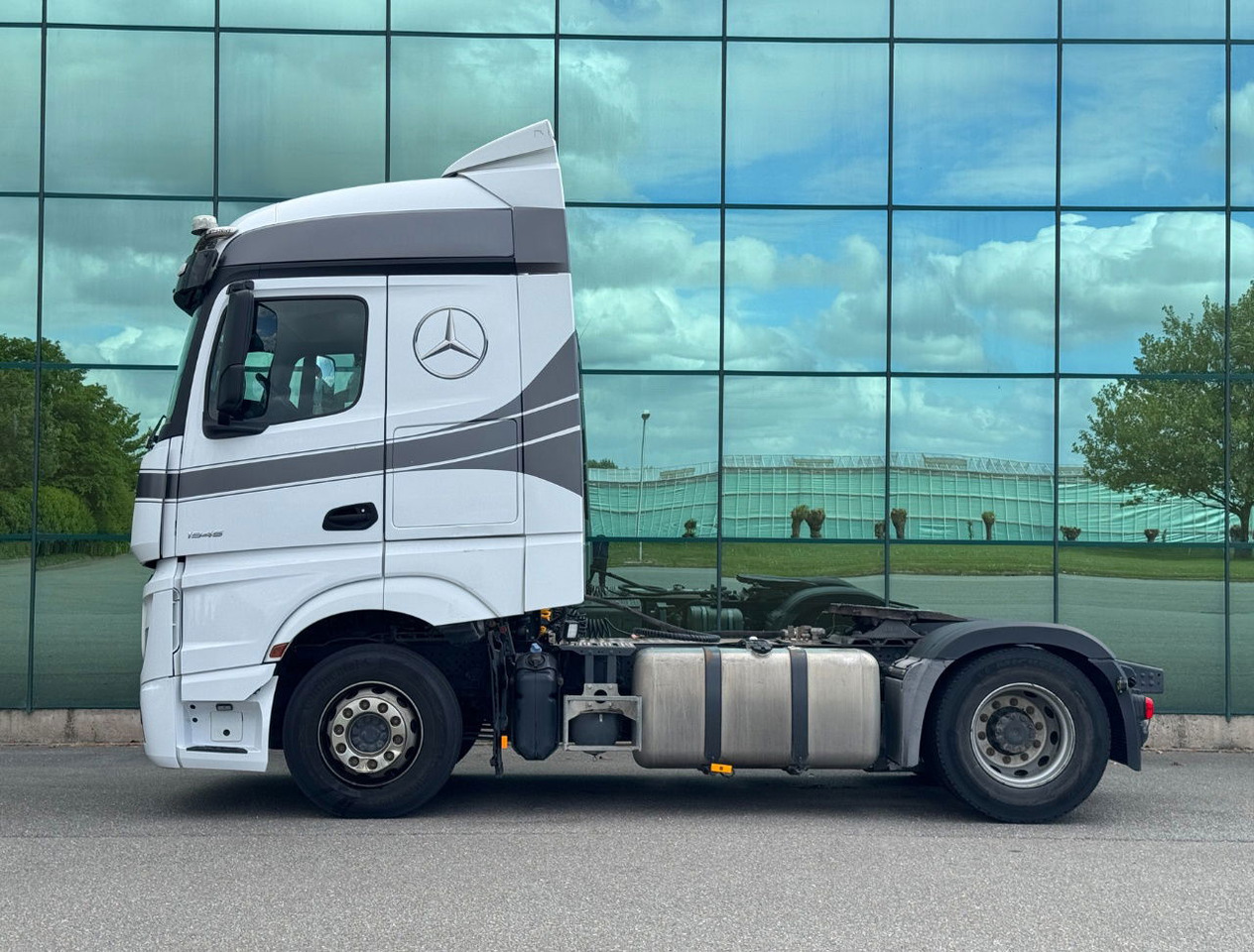 Mercedes-Benz Actros 1945 382.000 KM NEW TUV APK PTO + Hydraulics TOP Condition NL Truck - Тягач: фото 2 Mercedes-Benz Actros 1945 382.000 KM NEW TUV APK PTO + Hydraulics TOP Condition NL Truck - Тягач: фото 2