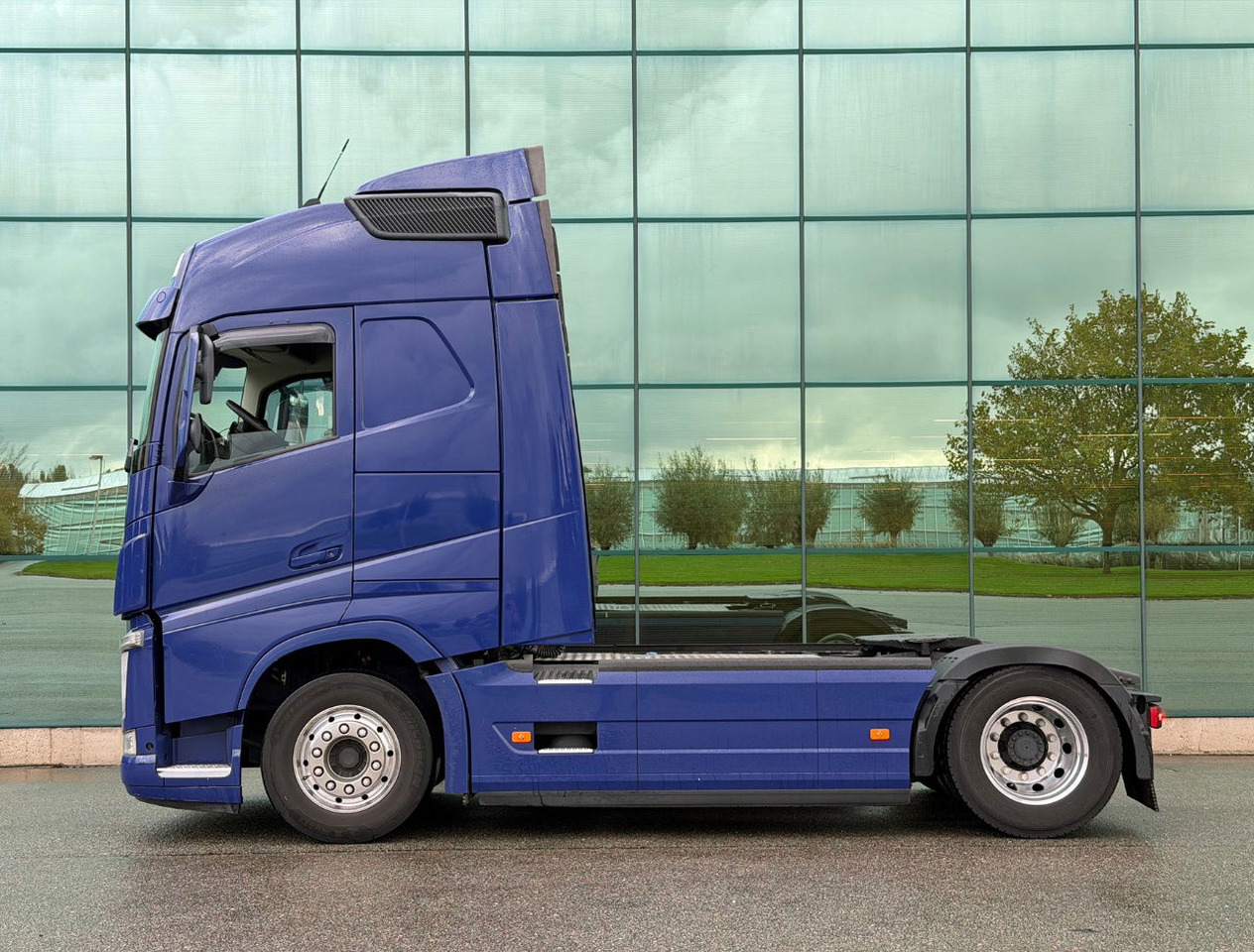 Volvo FH 460 Globetrotter 2x Tanks 811.000 KM TOP Condition NL Truck - Тягач: фото 2 Volvo FH 460 Globetrotter 2x Tanks 811.000 KM TOP Condition NL Truck - Тягач: фото 2