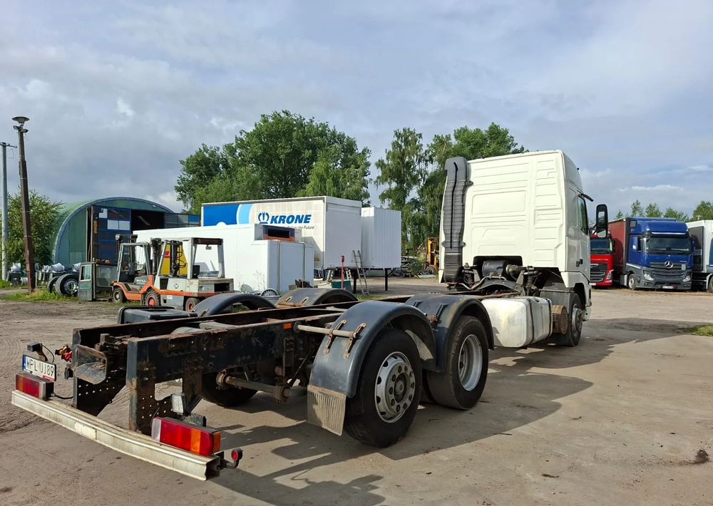 Volvo FH 420 6x2 - Вантажівка шасі: фото 4 Volvo FH 420 6x2 - Вантажівка шасі: фото 4