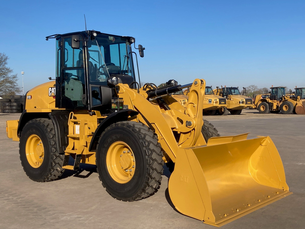 CATERPILLAR 910 - Колісний навантажувач: фото 4 CATERPILLAR 910 - Колісний навантажувач: фото 4