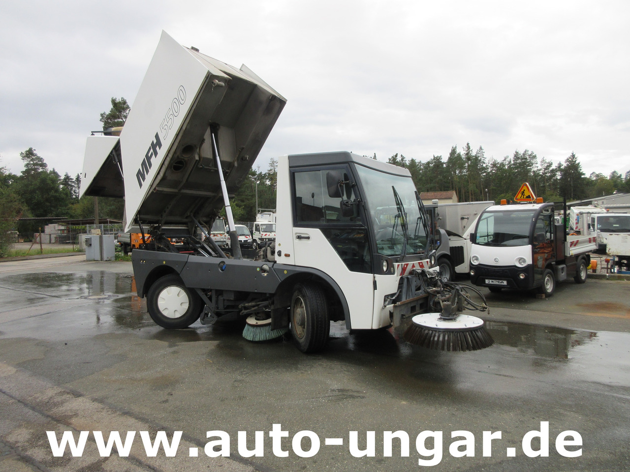 Aebi MFH 5500 Baujahr 2012 Euro 5 Kehrmaschine mit Hochentleerung - Підмітально-прибиральна машина: фото 1 Aebi MFH 5500 Baujahr 2012 Euro 5 Kehrmaschine mit Hochentleerung - Підмітально-прибиральна машина: фото 1