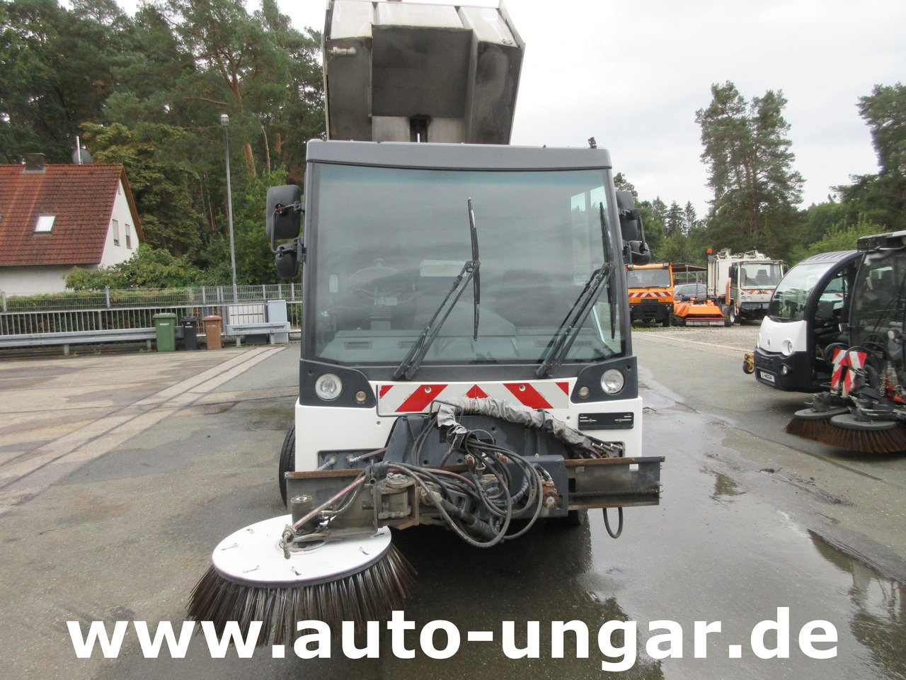 Aebi MFH 5500 Baujahr 2012 Euro 5 Kehrmaschine mit Hochentleerung - Підмітально-прибиральна машина: фото 2 Aebi MFH 5500 Baujahr 2012 Euro 5 Kehrmaschine mit Hochentleerung - Підмітально-прибиральна машина: фото 2