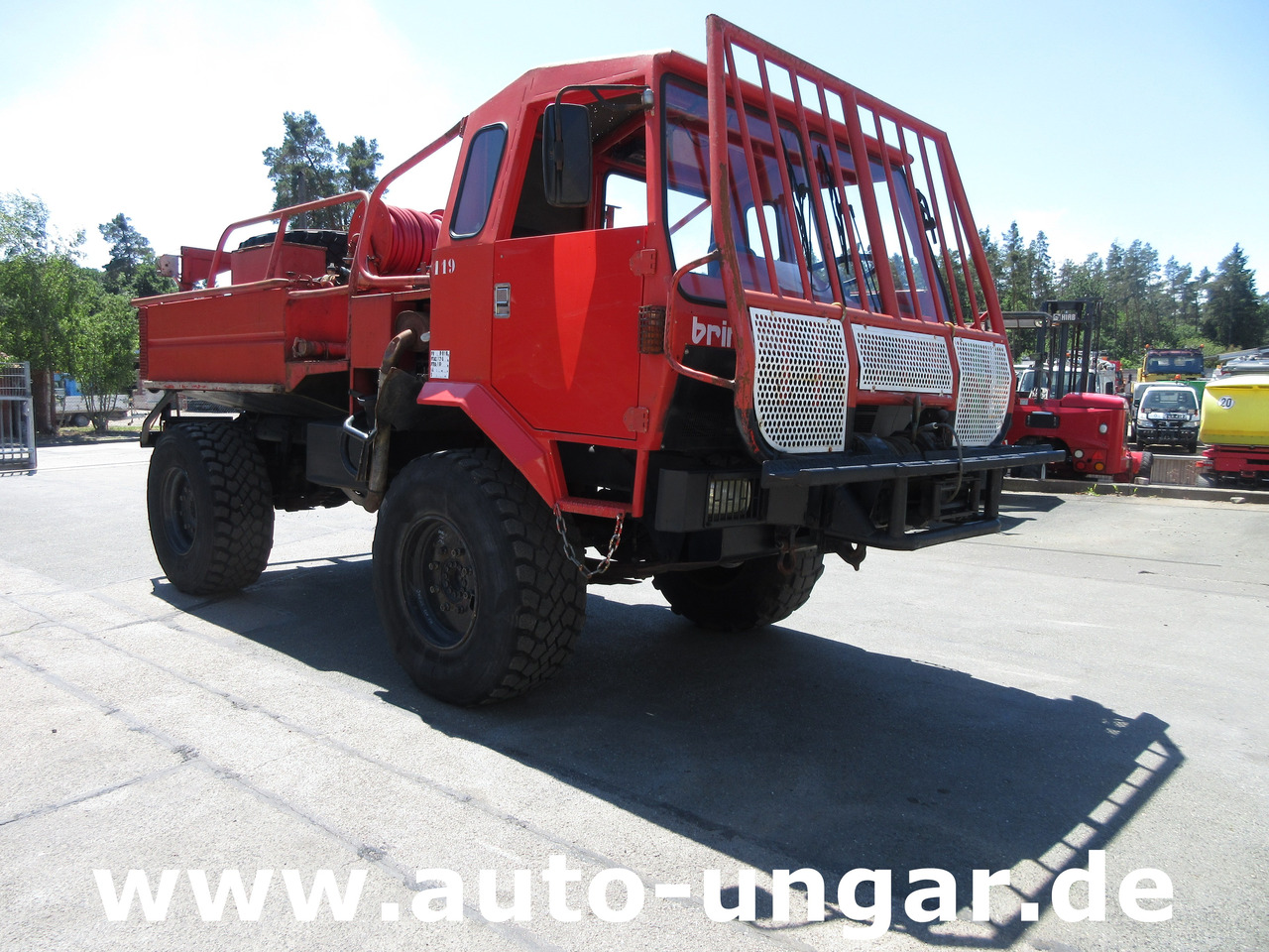 BRIMONT PM ETR Feuerwehr 4x4x4 AHK verwindbarer Rahmen Off-Road Winde Kriechgang - Пожежна машина: фото 1 BRIMONT PM ETR Feuerwehr 4x4x4 AHK verwindbarer Rahmen Off-Road Winde Kriechgang - Пожежна машина: фото 1
