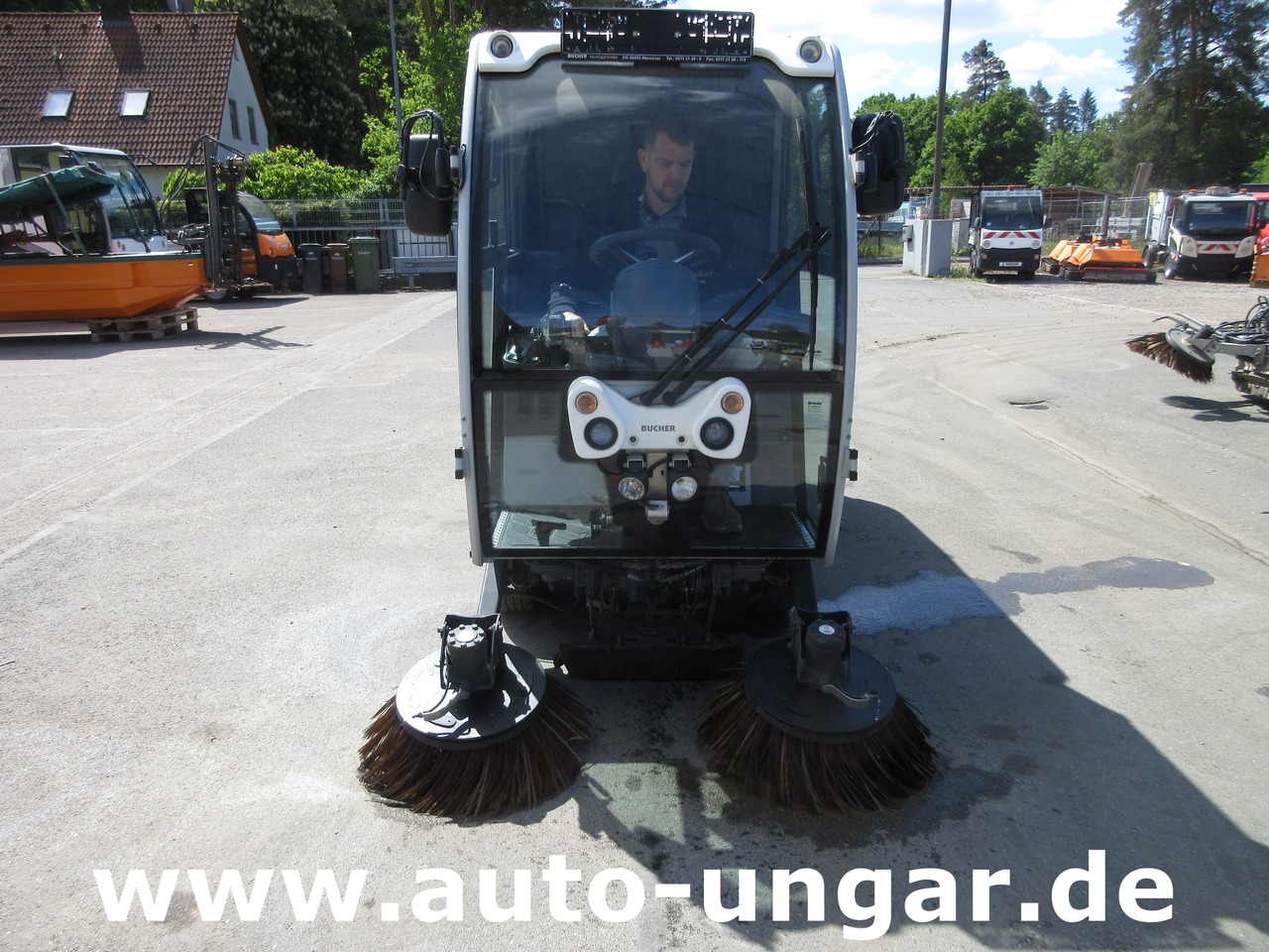 BUCHER CC 1000 Kleinkehrmaschine CityCat 4-Rad Lenkung - Промислова підмітальна машина: фото 4 BUCHER CC 1000 Kleinkehrmaschine CityCat 4-Rad Lenkung - Промислова підмітальна машина: фото 4