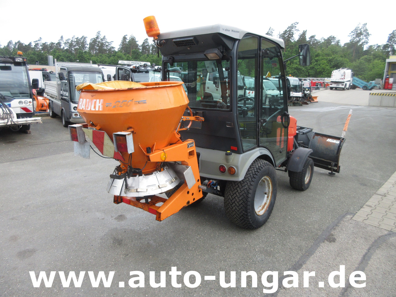 HAKO Hakotrac 2650 DA Winterdienst Schneepflug & Streuer 4x4 Zapfwelle Hydraulik - Комунальний трактор: фото 4 HAKO Hakotrac 2650 DA Winterdienst Schneepflug & Streuer 4x4 Zapfwelle Hydraulik - Комунальний трактор: фото 4