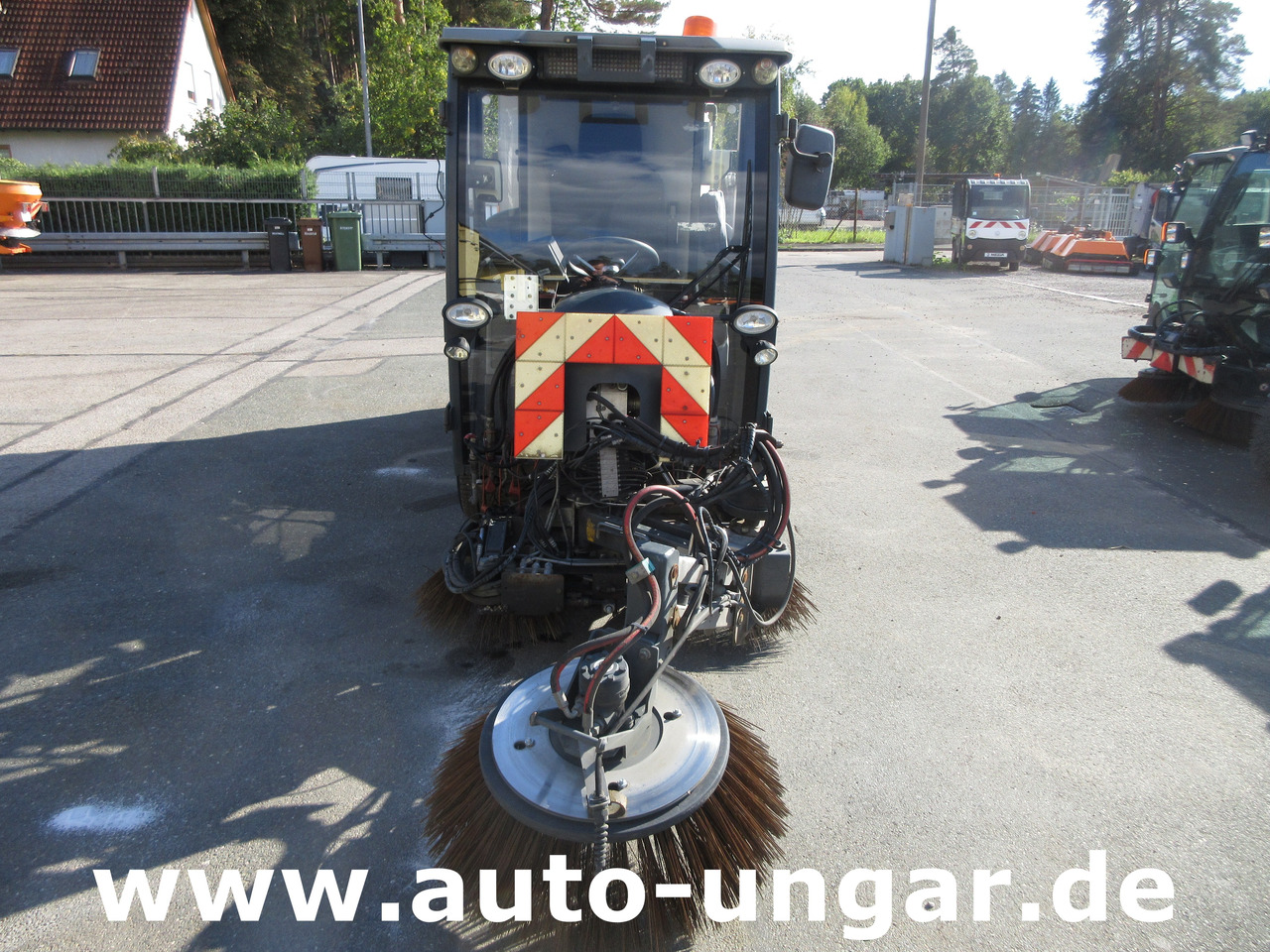 Hako CM 1600 Kehrmaschine 4x4 Baujahr 2018 3 Besen MOTORSCHADEN - Підмітально-прибиральна машина: фото 2 Hako CM 1600 Kehrmaschine 4x4 Baujahr 2018 3 Besen MOTORSCHADEN - Підмітально-прибиральна машина: фото 2