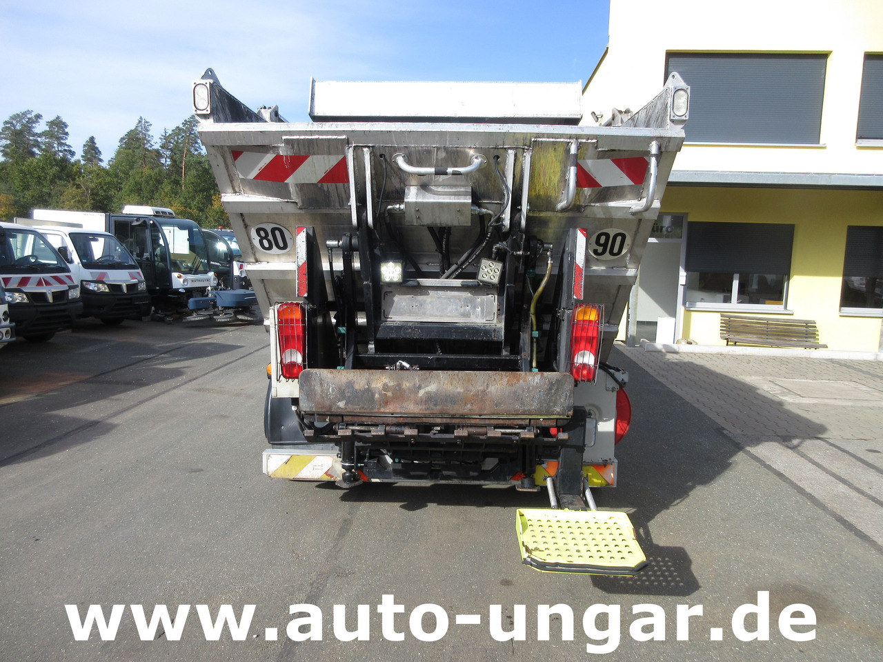 Isuzu NPR 75 Müllwagen Provence Benne - Faun Lifter Presse Kipper Trittbrett Bj 12 - Сміттєвози: фото 3 Isuzu NPR 75 Müllwagen Provence Benne - Faun Lifter Presse Kipper Trittbrett Bj 12 - Сміттєвози: фото 3