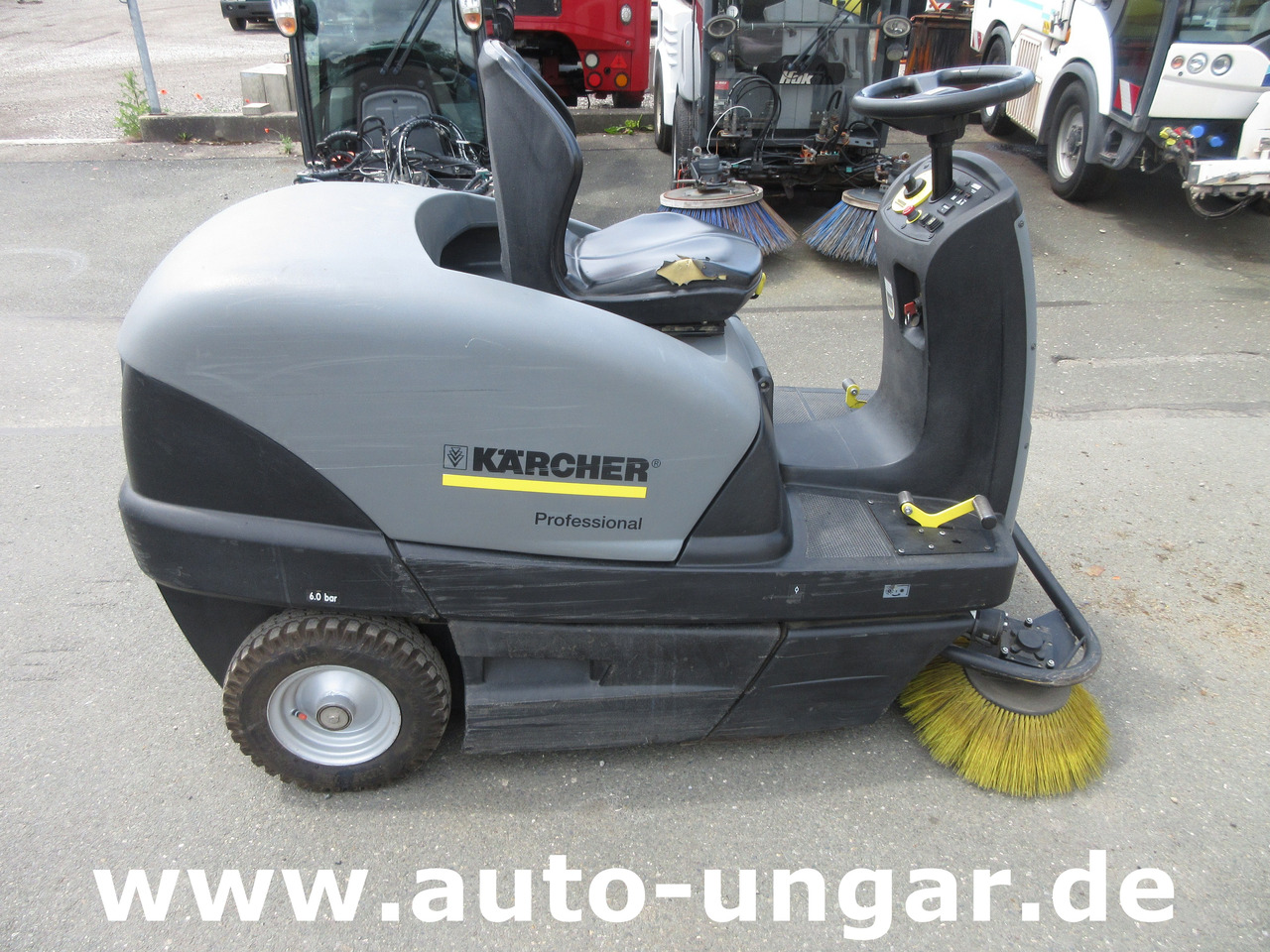 Підмітально-прибиральна машина KÄRCHER KM 100/100 RBP Pack 1.280-112.0 elektrische Parkplatzkehrmaschine Hallenkehrmaschine Elektro: фото 6