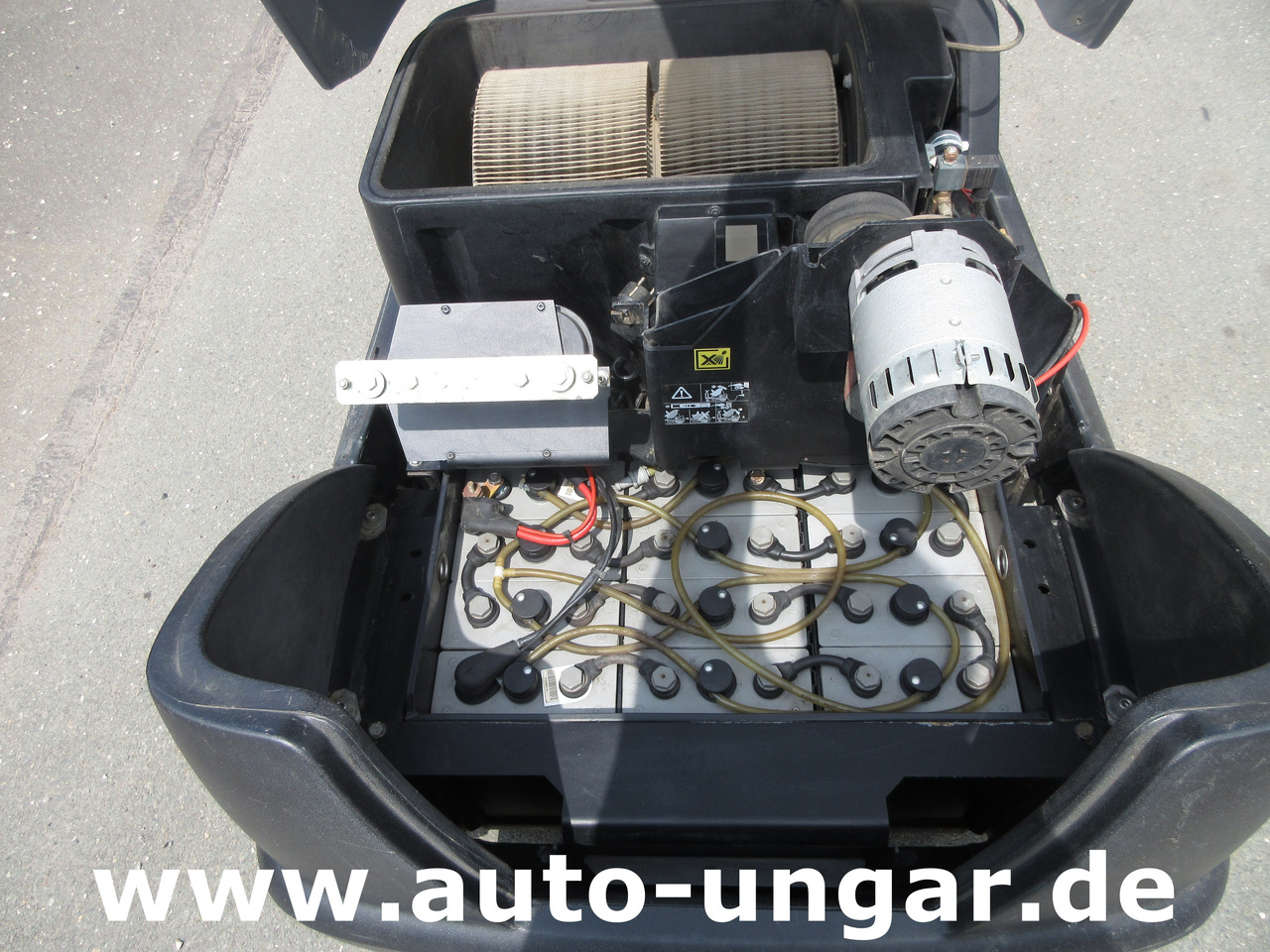 Підмітально-прибиральна машина KÄRCHER KM 100/100 RBP Pack 1.280-112.0 elektrische Parkplatzkehrmaschine Hallenkehrmaschine Elektro: фото 12